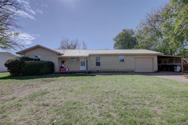 901 Elizabeth Blvd — Meadow Heights