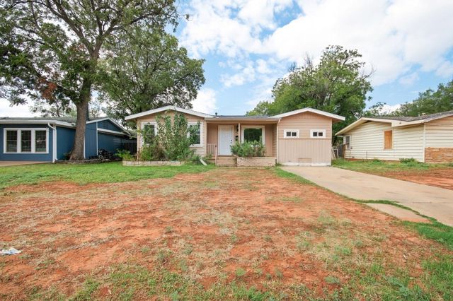 302 Westridge Dr — Elmwood West