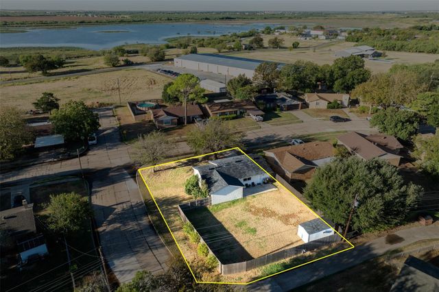 4700 Harbor Rd — Meadowlake