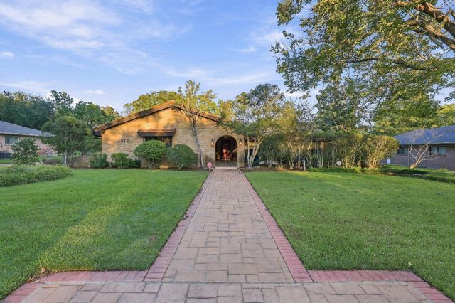 2519 Shoreline Dr — Turtle Creek N Add Sec 2