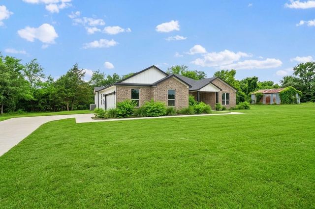 646 County Road 4109 — Kennedy Estates