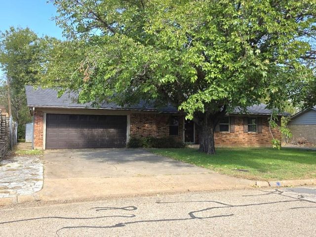 912 Penrod Dr — Meadow Heights
