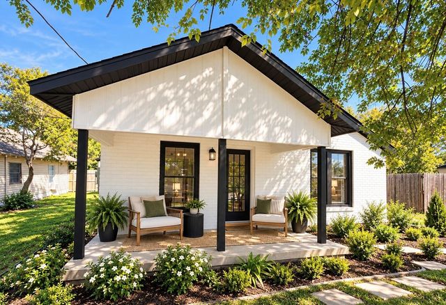 709 E Jefferson St — Fairview