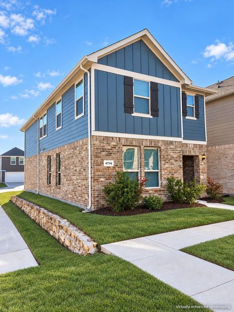 4716 Stunning Pathway — Heritage Village